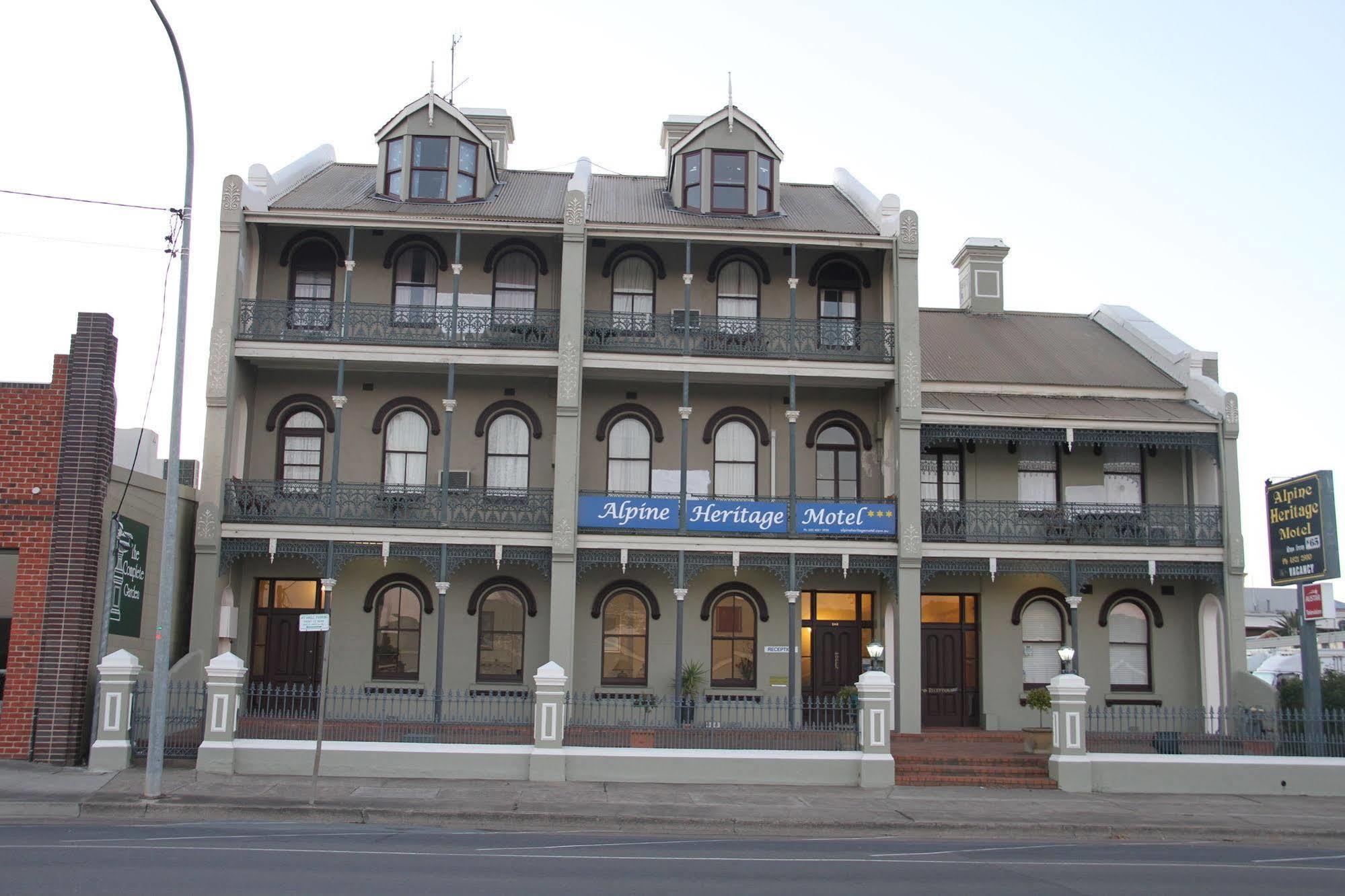 Alpine Heritage Motel Goulburn Exteriör bild
